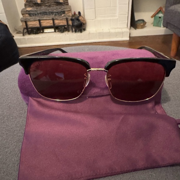 Gucci Black and Gold Sunglasses - Picture 1 of 13
